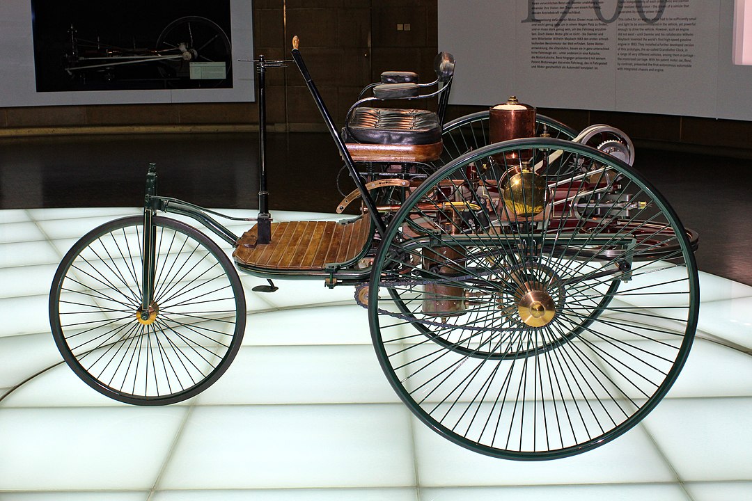 Реконструкция автомобиля «Motorwagen» Бенца, выпущенного в 1886 году.