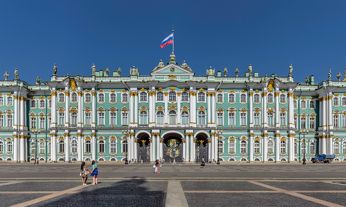 Центральная часть южного фасада Зимнего дворца в Санкт-Петербурге