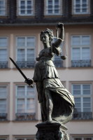 Знаменательный монумент – Богиня правосудия (Фото: Philip Lange, по лицензии Shutterstock.com)